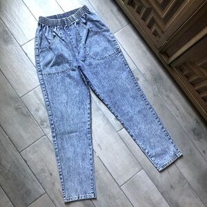 Vintage 1980’s cascade blues high waisted acid wash jeans. Size 6 short